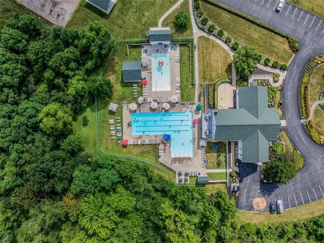 916 White Water Dr gallery image 38