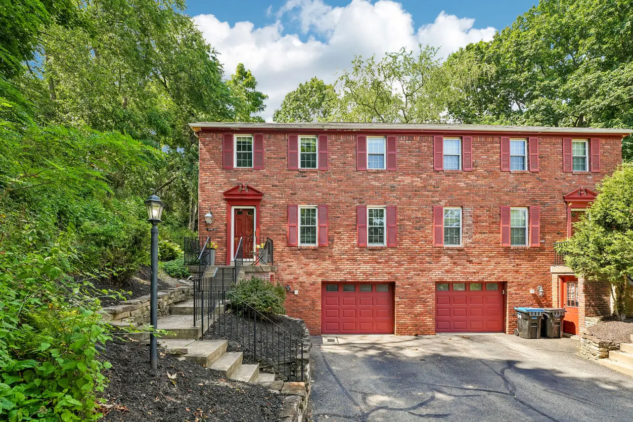 9195 Collington SQUARE