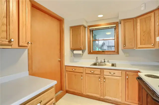 9198 Foxhunt Rd gallery image 39