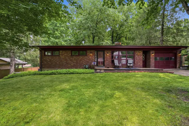 9218 Oak COURT gallery image 2