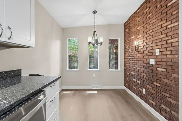 9218 Oak COURT gallery image 3