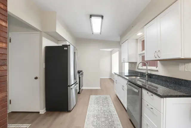9218 Oak COURT gallery image 4