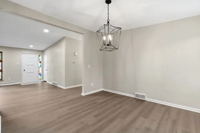 9218 Oak COURT gallery image 11