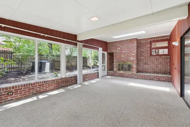 9218 Oak COURT gallery image 12