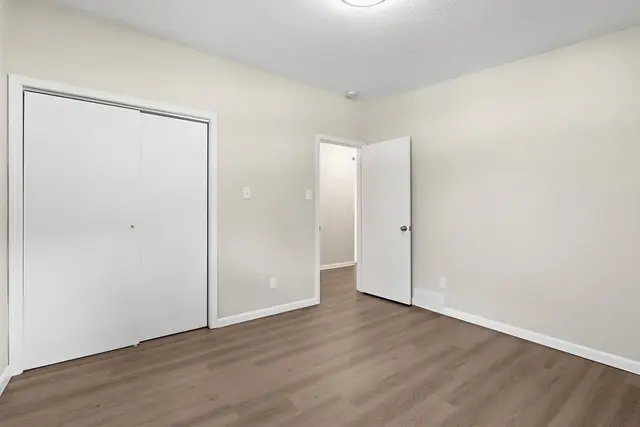 9218 Oak COURT gallery image 13