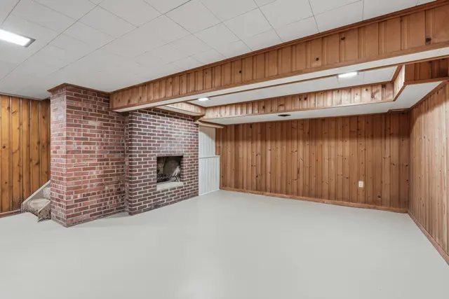 9218 Oak COURT gallery image 14