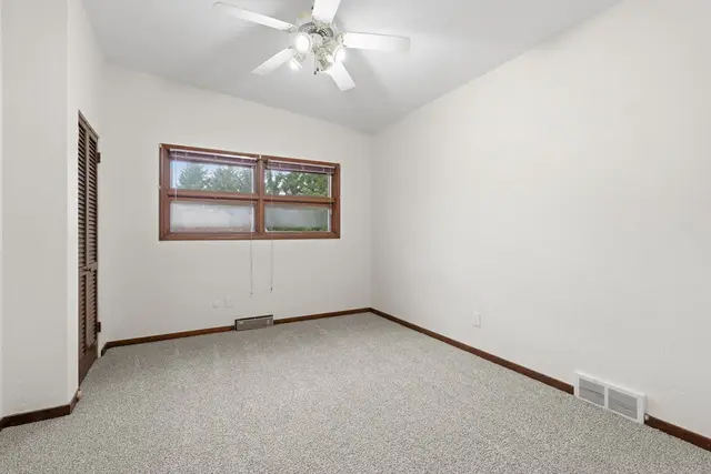9218 Oak COURT gallery image 19