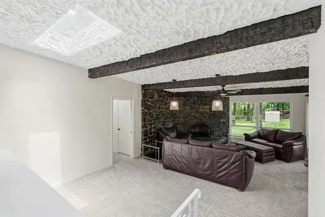 9218 Oak COURT gallery image 20