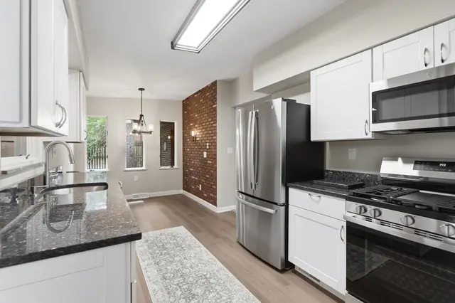 9218 Oak COURT gallery image 25