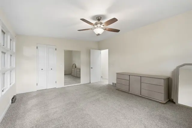 9218 Oak COURT gallery image 27