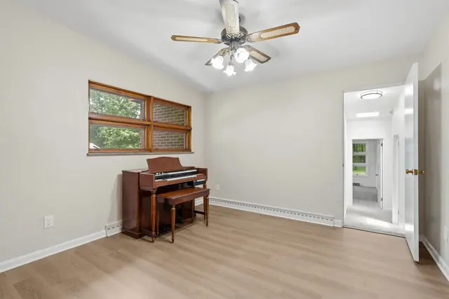 9218 Oak COURT gallery image 30