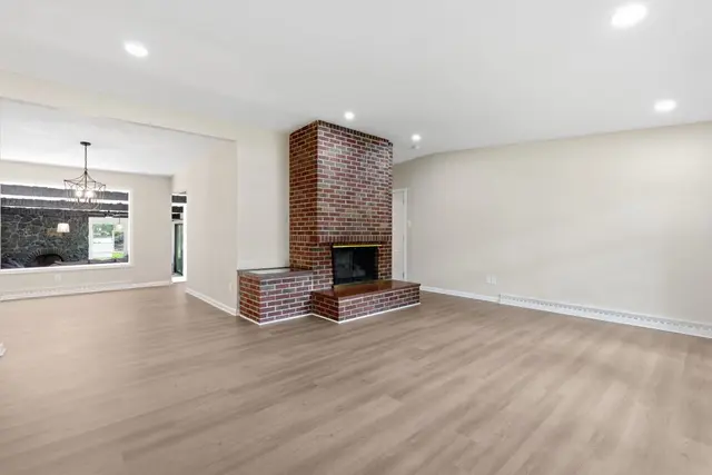 9218 Oak COURT gallery image 32