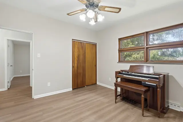 9218 Oak COURT gallery image 34