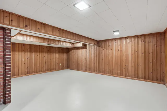 9218 Oak COURT gallery image 38