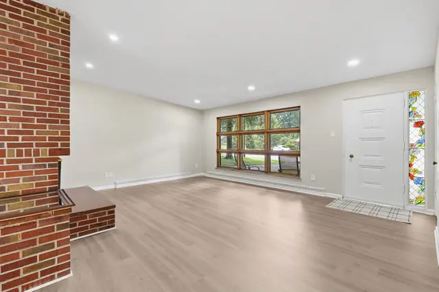 9218 Oak COURT gallery image 41