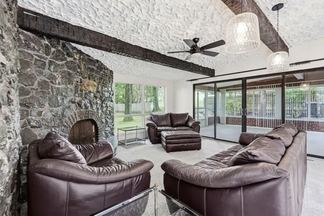 9218 Oak COURT gallery image 43