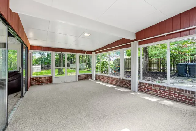 9218 Oak COURT gallery image 44