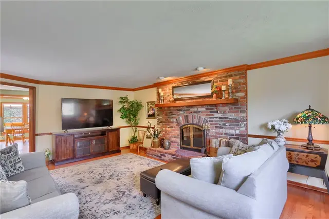 925 Summit Drive gallery image 7