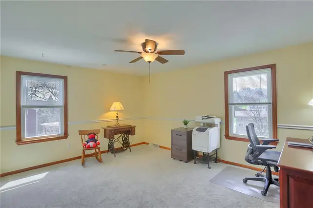 925 Summit Drive gallery image 8