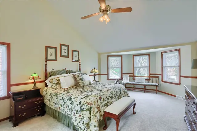 925 Summit Drive gallery image 13