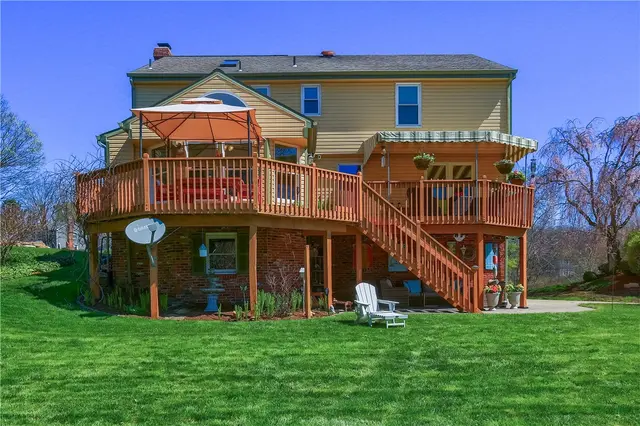 925 Summit Drive gallery image 14