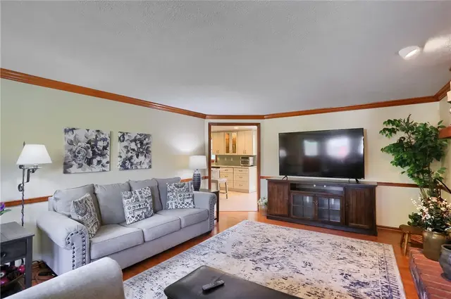 925 Summit Drive gallery image 26