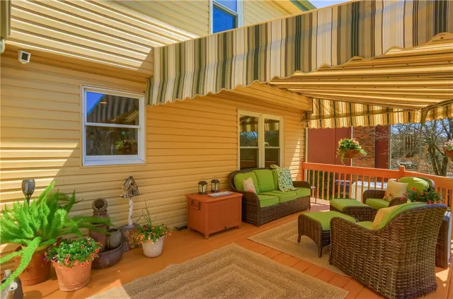 925 Summit Drive gallery image 32