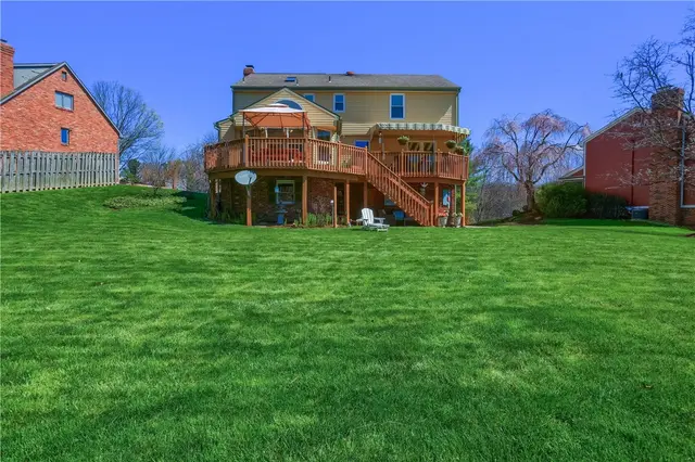 925 Summit Drive gallery image 37