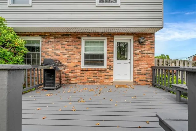 925 Waldwick Dr gallery image 6