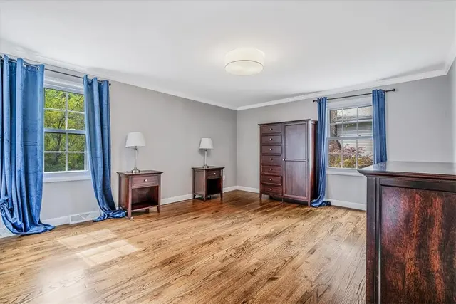 925 Waldwick Dr gallery image 7