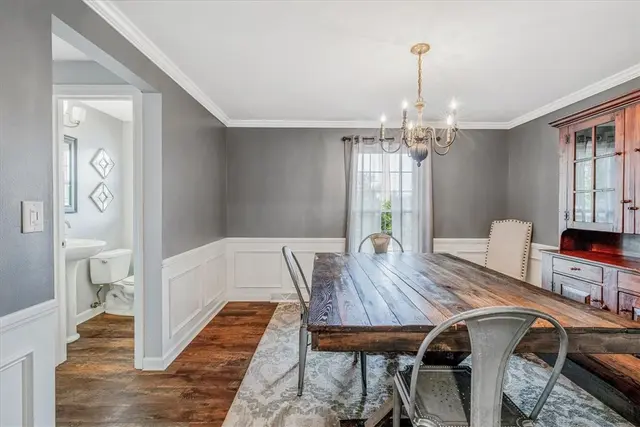 925 Waldwick Dr gallery image 11