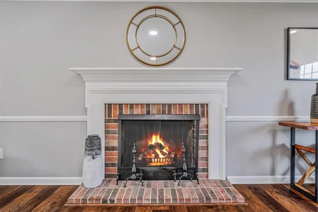 925 Waldwick Dr gallery image 12