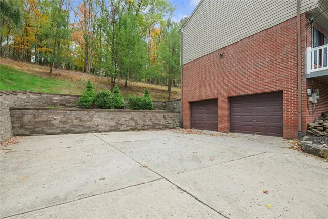 926 Roosevelt Rd gallery image 31