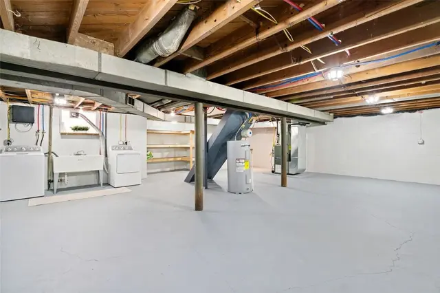 9280 Woodcrest Rd gallery image 20
