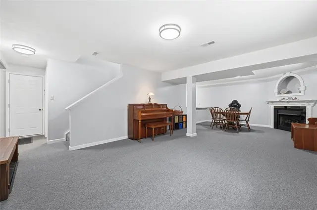 9315 Marshall gallery image 24