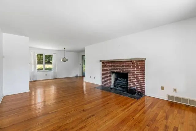 9317 Highmeadow Rd gallery image 7