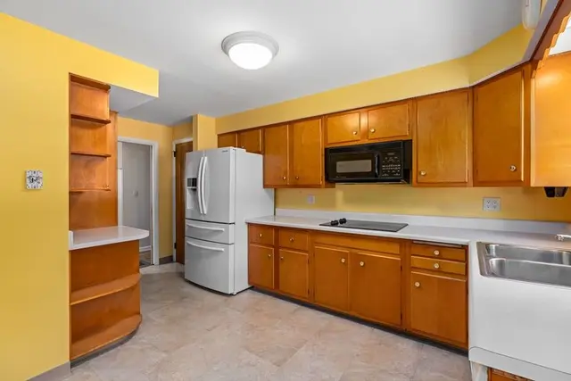 9317 Highmeadow Rd gallery image 10
