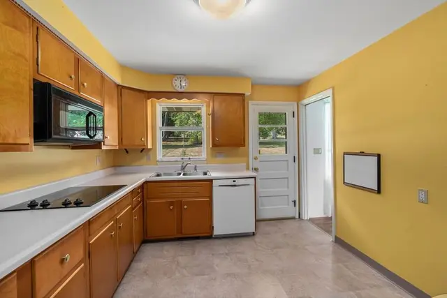 9317 Highmeadow Rd gallery image 11