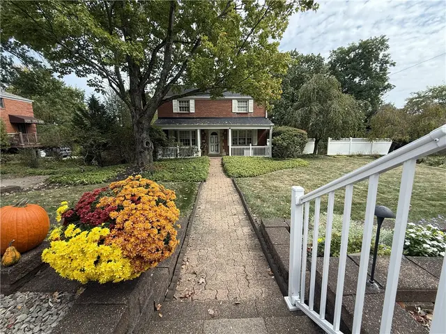 9328 Cromwell Dr gallery image 3