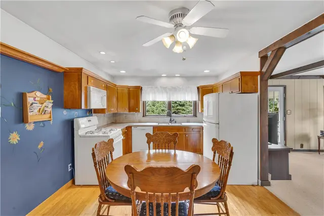 9328 Cromwell Dr gallery image 6