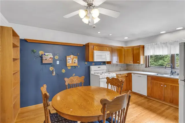 9328 Cromwell Dr gallery image 8
