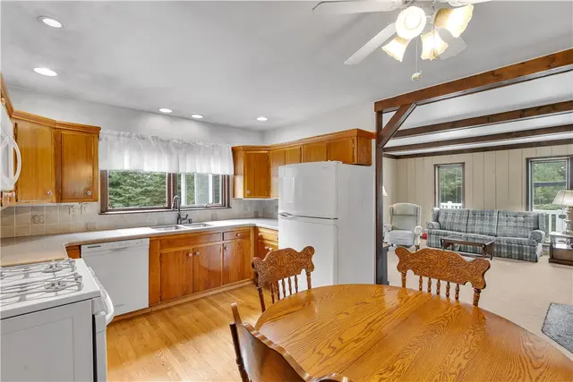 9328 Cromwell Dr gallery image 21