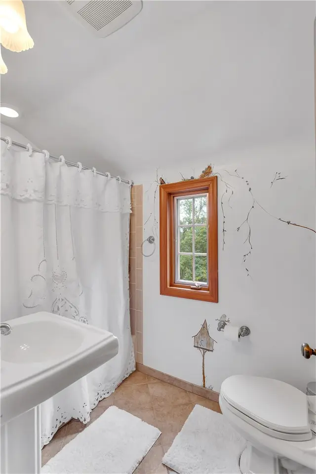 9328 Cromwell Dr gallery image 22