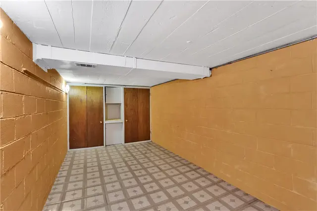 9342 Springfield Drive gallery image 12
