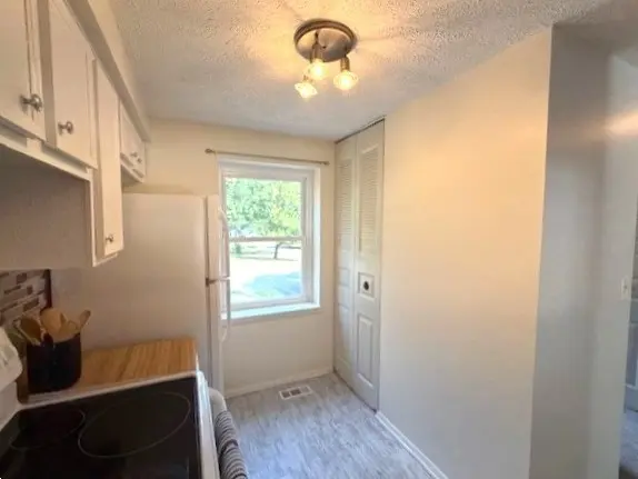 937 Lynwood Ct gallery image 9