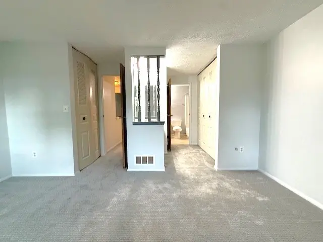 937 Lynwood Ct gallery image 12