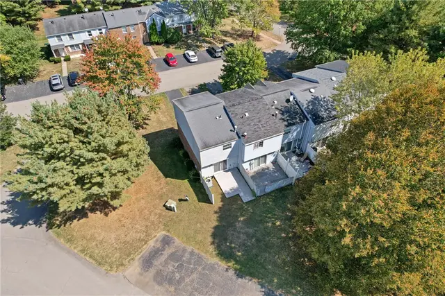 941 Lynwood Ct gallery image 6