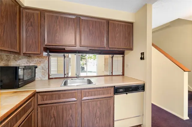 941 Lynwood Ct gallery image 18