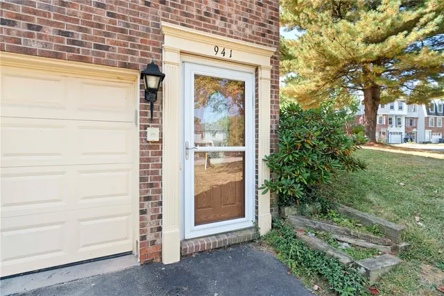 941 Lynwood Ct gallery image 32