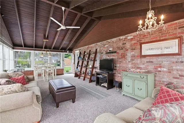 9460 Doral Dr gallery image 5